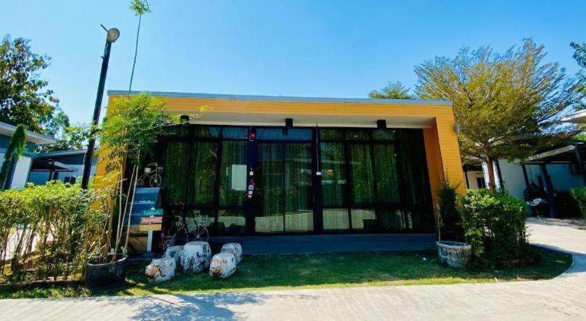 Sixty-Nine Resort Nakhon Phanom Exterior photo