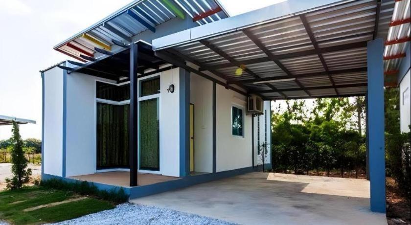 Sixty-Nine Resort Nakhon Phanom Exterior photo