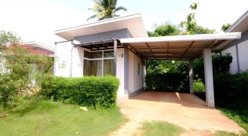 Sixty-Nine Resort Nakhon Phanom Exterior photo